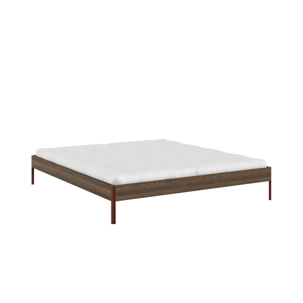 KARUP Dřevěná postel CORE 180x200 cm tmavě hnědá rudé nohy